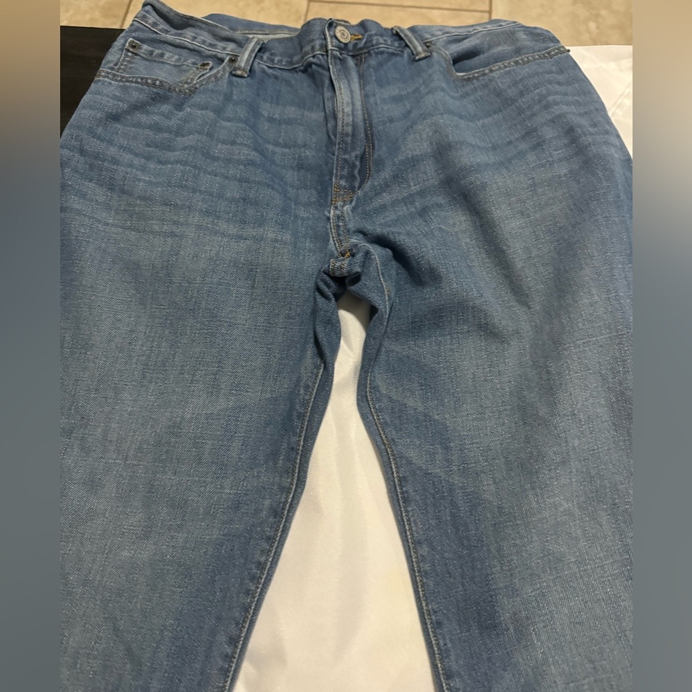 Gap EUC Women’s 33” x 30” standard fit. Great Fit and Price